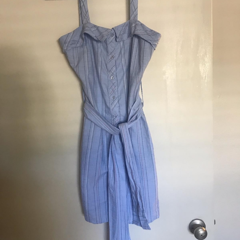 Light blue short dress with sash, buttons in front